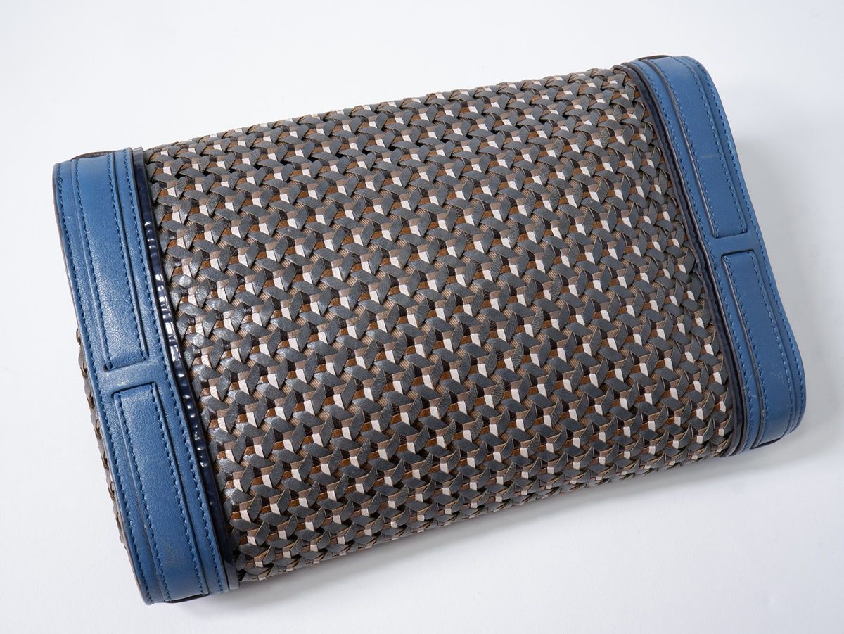 ANYA HINDMARCHアニヤハインドマーチ イントレチャートレザー編み  