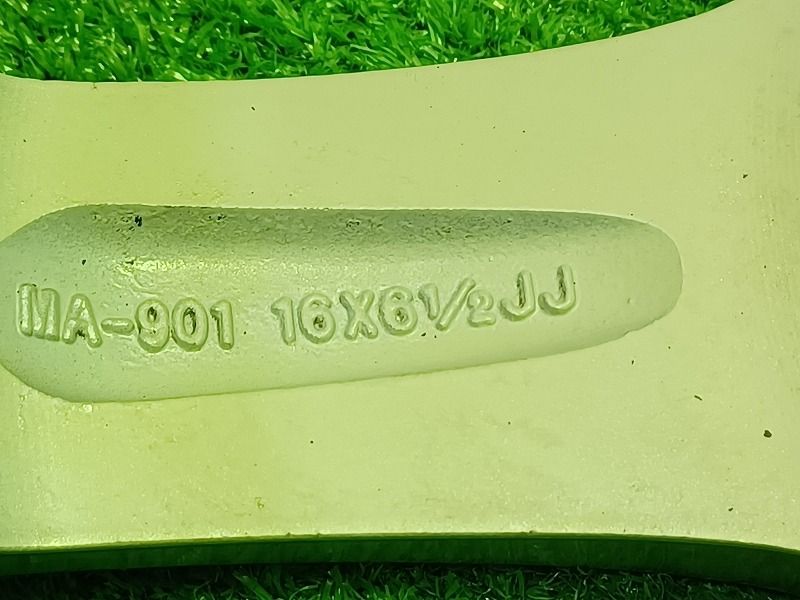 定番人気！ 社外 シビラ ﾉｱ ｳﾞｫｸｼｰ ホイール アルミ シルバー 16インチ 6.5J 5穴 4本 114.3 52