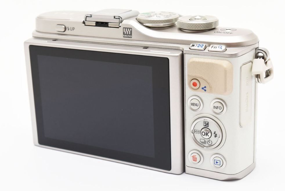 スマホ転送✨ OLYMPUS PEN E‑PL9 ホワイト ミラーレス 一眼レフ スマホ