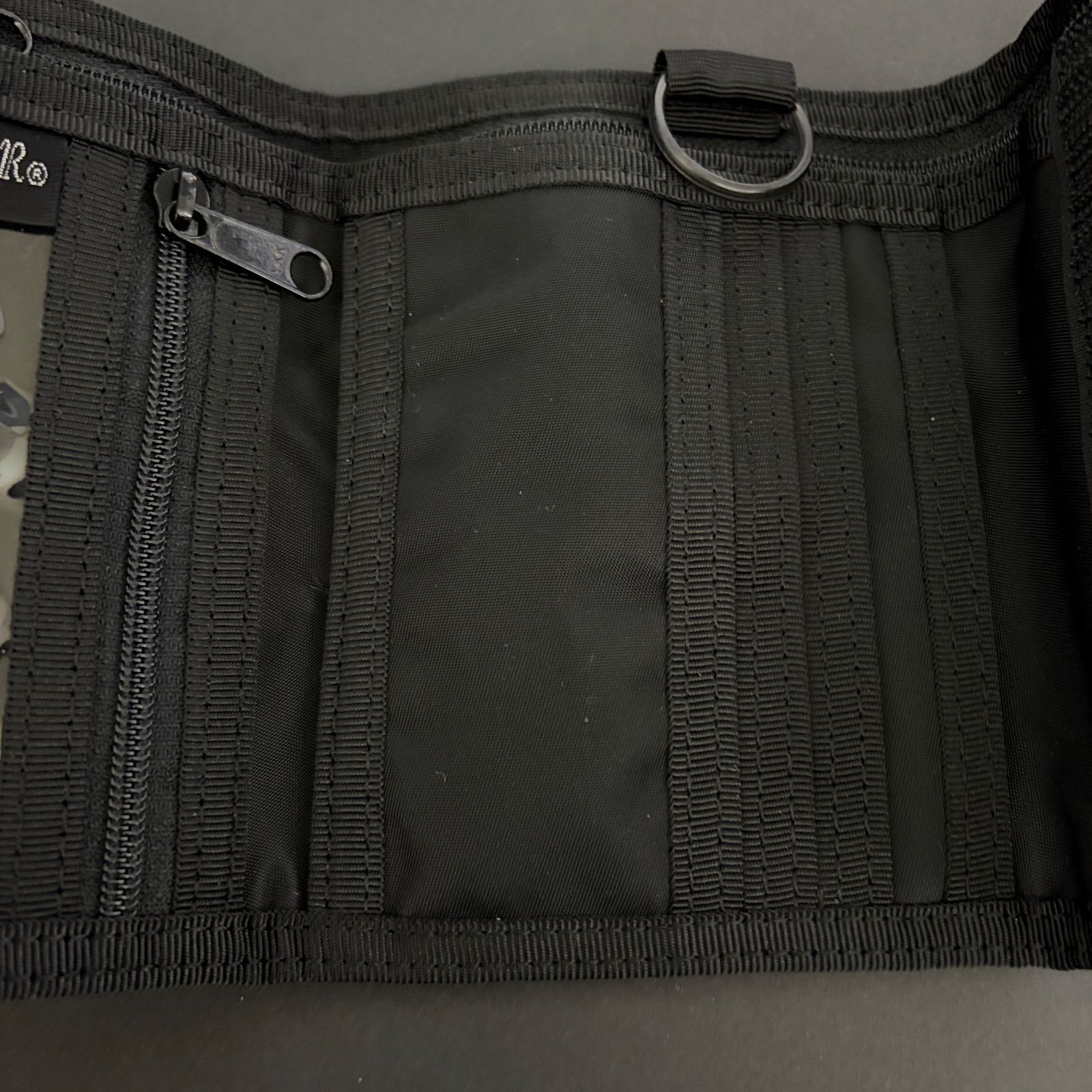 カプセルウォレット 折り財布