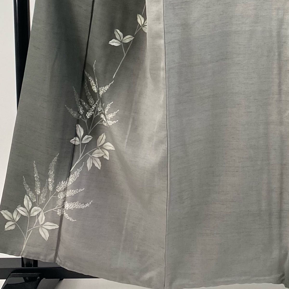 付下げ 身丈160cm 裄丈67cm M 袷 紬地 葉と実 ぼかし 灰色 正絹 秀品