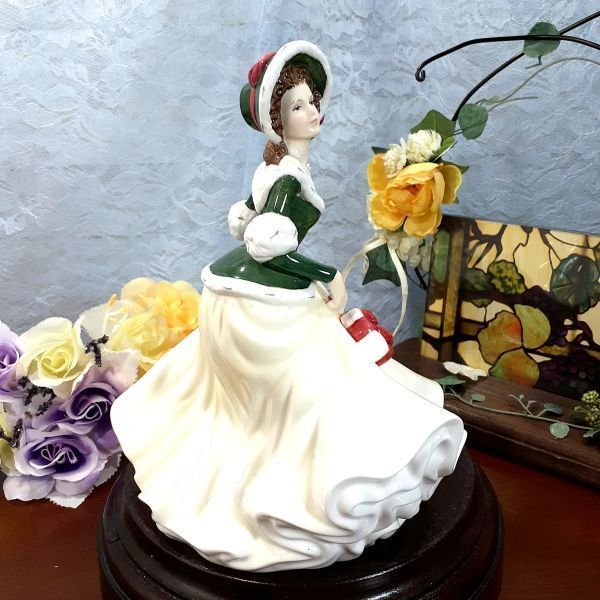 英国【 ロイヤルドルトン Royal Doulton 】フィギュリン ～ クリスマス