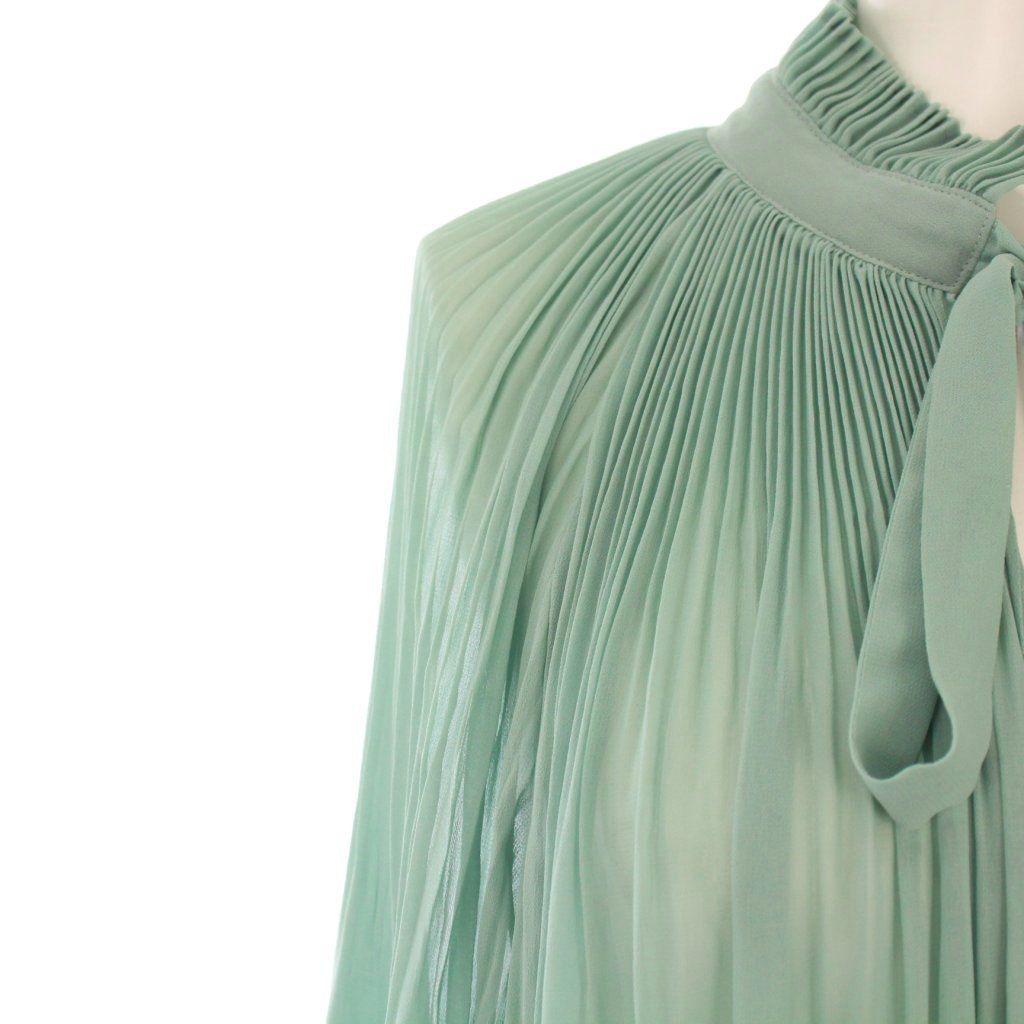 L'UNE ボウタイブラウス　長袖　グリーン　プリーツ L'UNE ボウタイブラウス長袖グリーンプリーツ