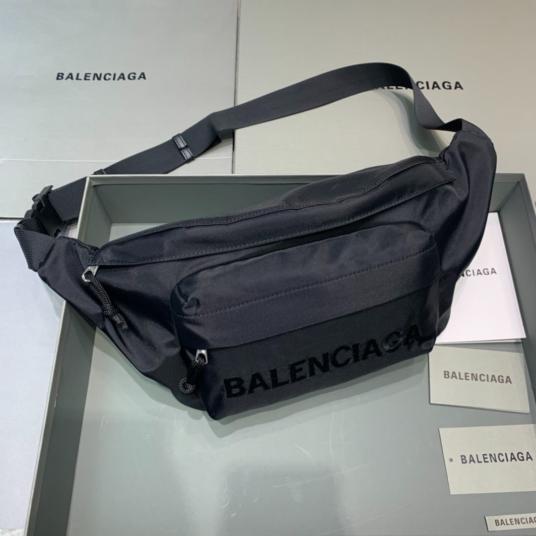 BALENCIAGA  バレンシアガ  ボディバッグ ウエストポーチ ブラック #0841