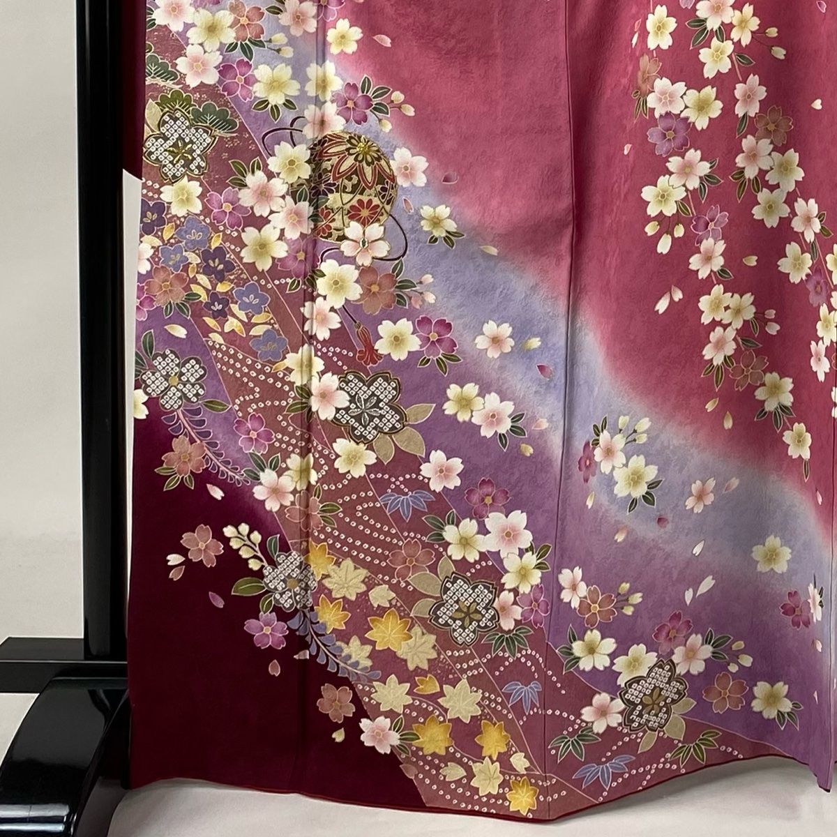 振袖 秀品 草花 毬 金彩 染め分け 藍色 袷 身丈167.5cm 裄丈64.5