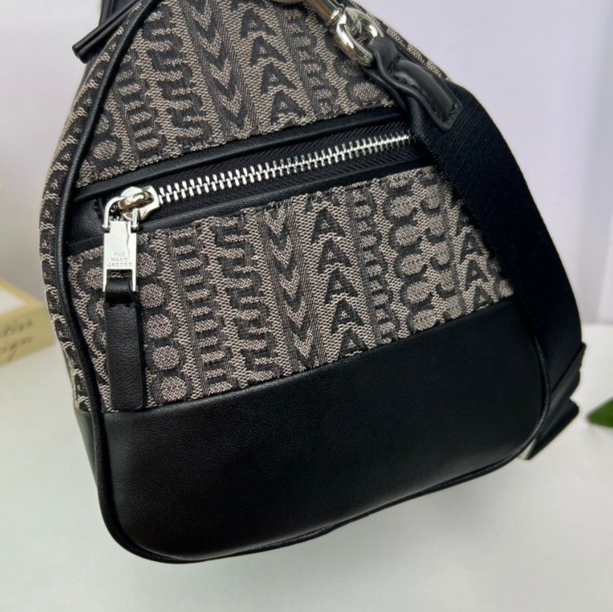 新品 Marc Jacobs モノグラム ジャカード ダッフルバッグ 2WAYトート 