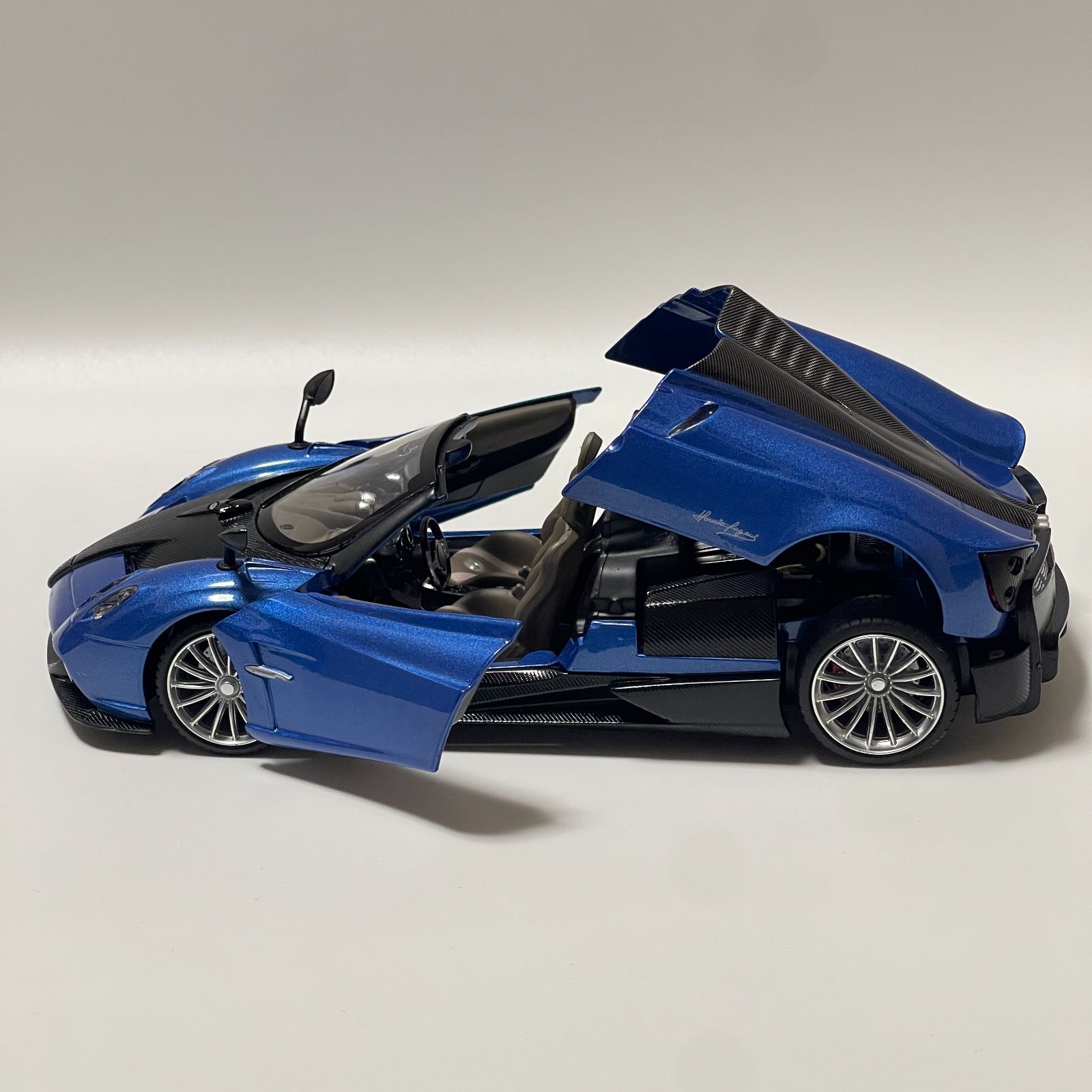 1 24 ダイキャストカーモデルのおもちゃ パガーニ ウアイラに最適 装飾やコレクションとしてのロードスターメタルモデルカーおもちゃ