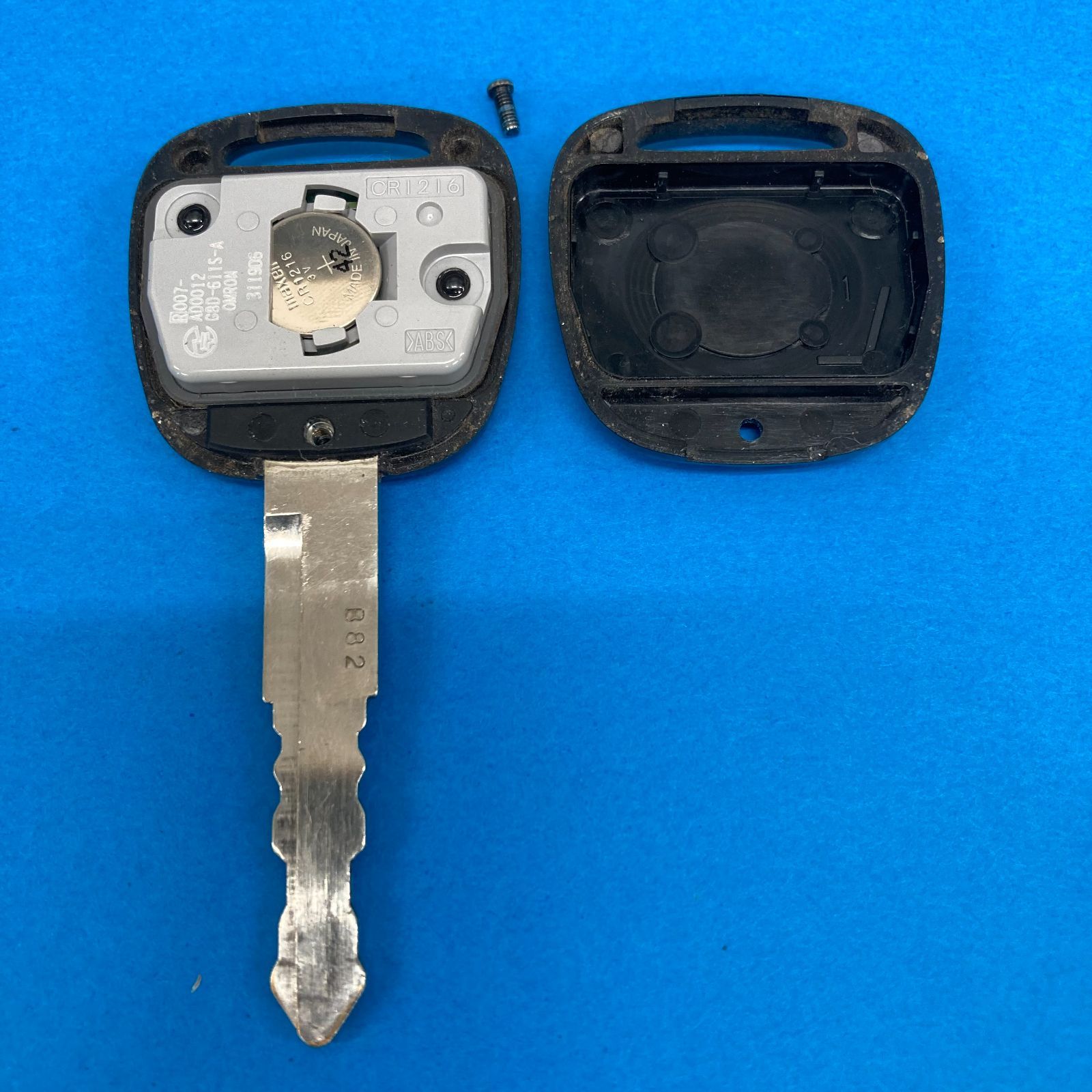 日産 NV100クリッパー DR17V キーレス 鍵 灰色基盤 1つボタン 007-AD0012 J26 