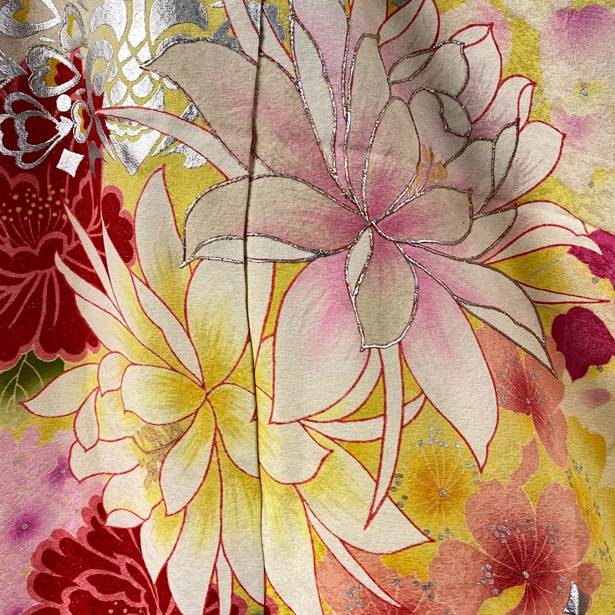 美品　孔雀　ラメ　逸品　金彩　赤　草花　フルセット　振袖　振り袖 美品孔雀ラメ逸品金彩赤草花フルセット振袖振り袖