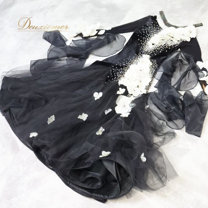 社交ダンス 衣装 スタンダードドレス スタンダード ドレス フロート 黒 白 花 ベロア ブラック系 高級感 デモ 競技 スカート 花飾り 華やか 競技用 パーティー ドレス 大人用 上品 デザイン パフォーマンス パフォーマンス衣装 社交ダンス 衣装 スタンダードドレス スタンダード ドレス