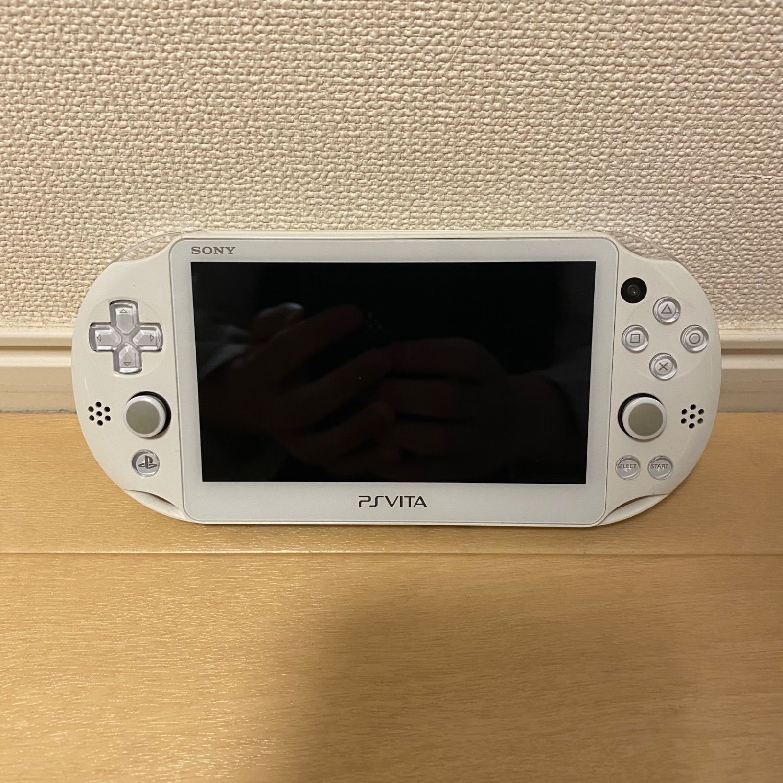 PlayStation®Vita PCH-2000 ホワイト Wi-Fiモデル - メルカリ