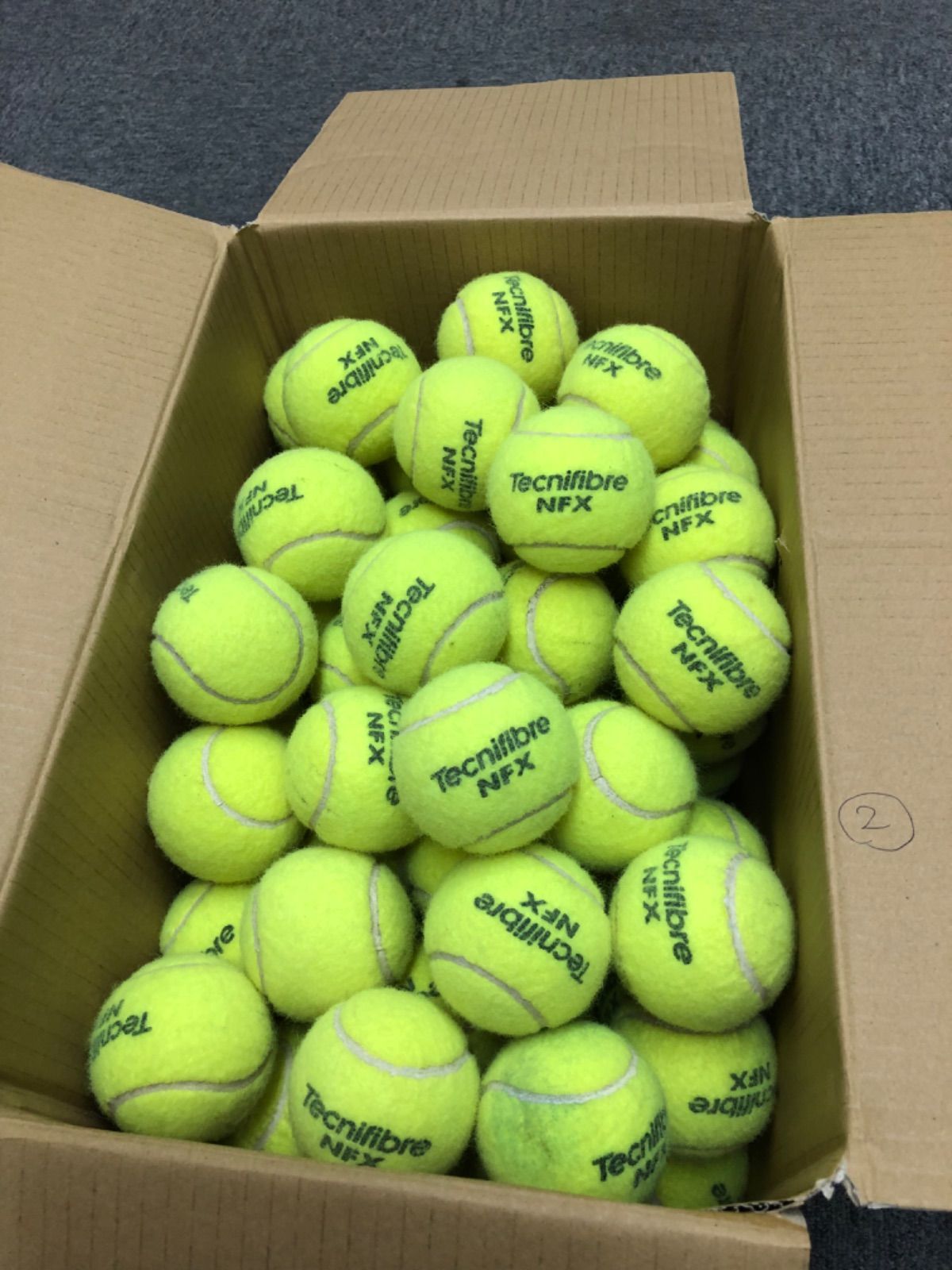即日発送 中古硬式テニスボール150球 女子練2ヶ月使用 - ボール
