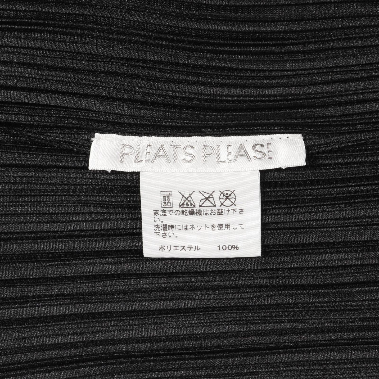 PLEATS PLEASE