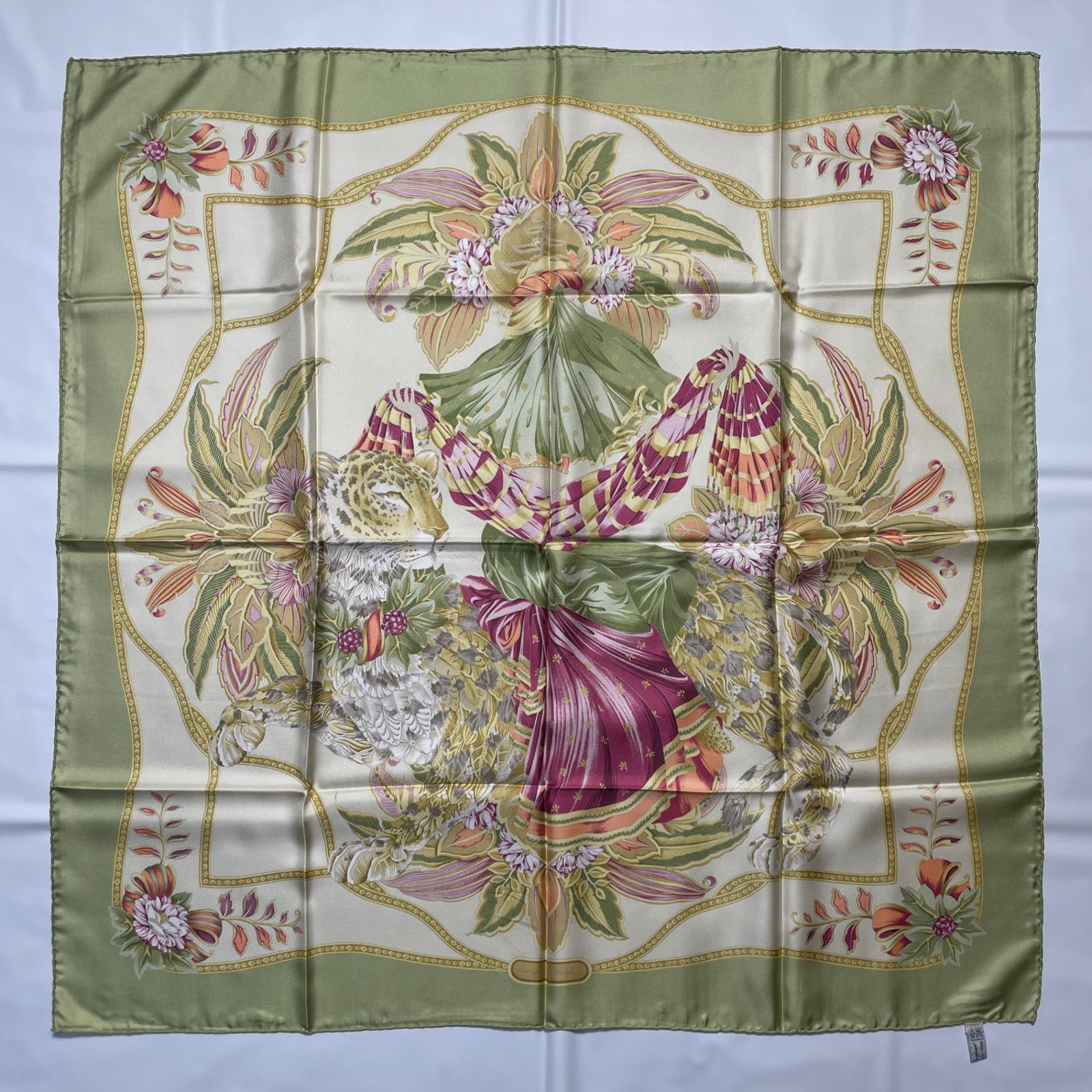 美品 Salvatore Ferragamo スカーフ シルク タグ無し 美品】Salvatore