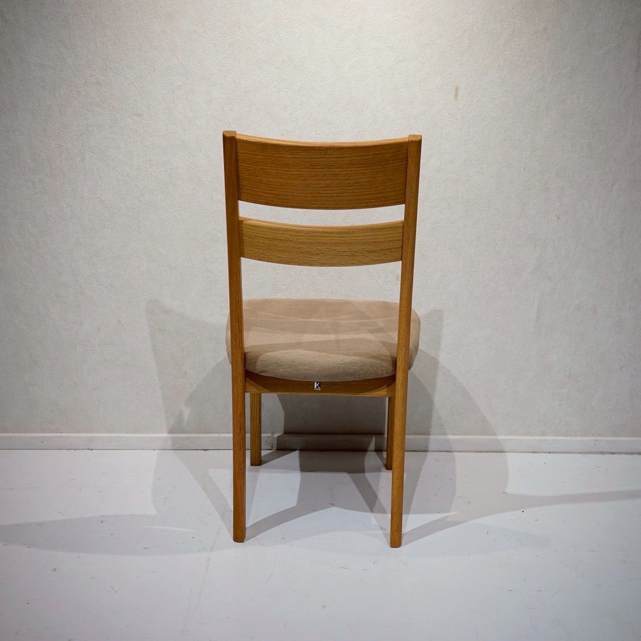 【新品・未使用】Triangolo Chair ダイニングチェア 椅子　シルバー Amazon｜Triangolo Chair ダイニングチェア 椅子 シルバー｜ダイニング