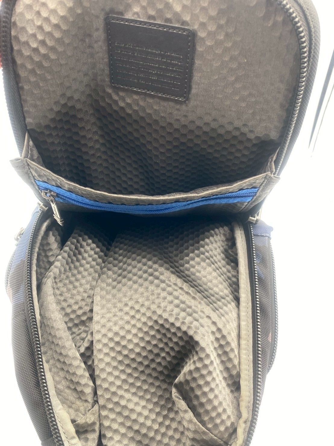 TUMI サラトガ 222393 迷彩ボディバッグ ネイビー ワンショルダー 黒