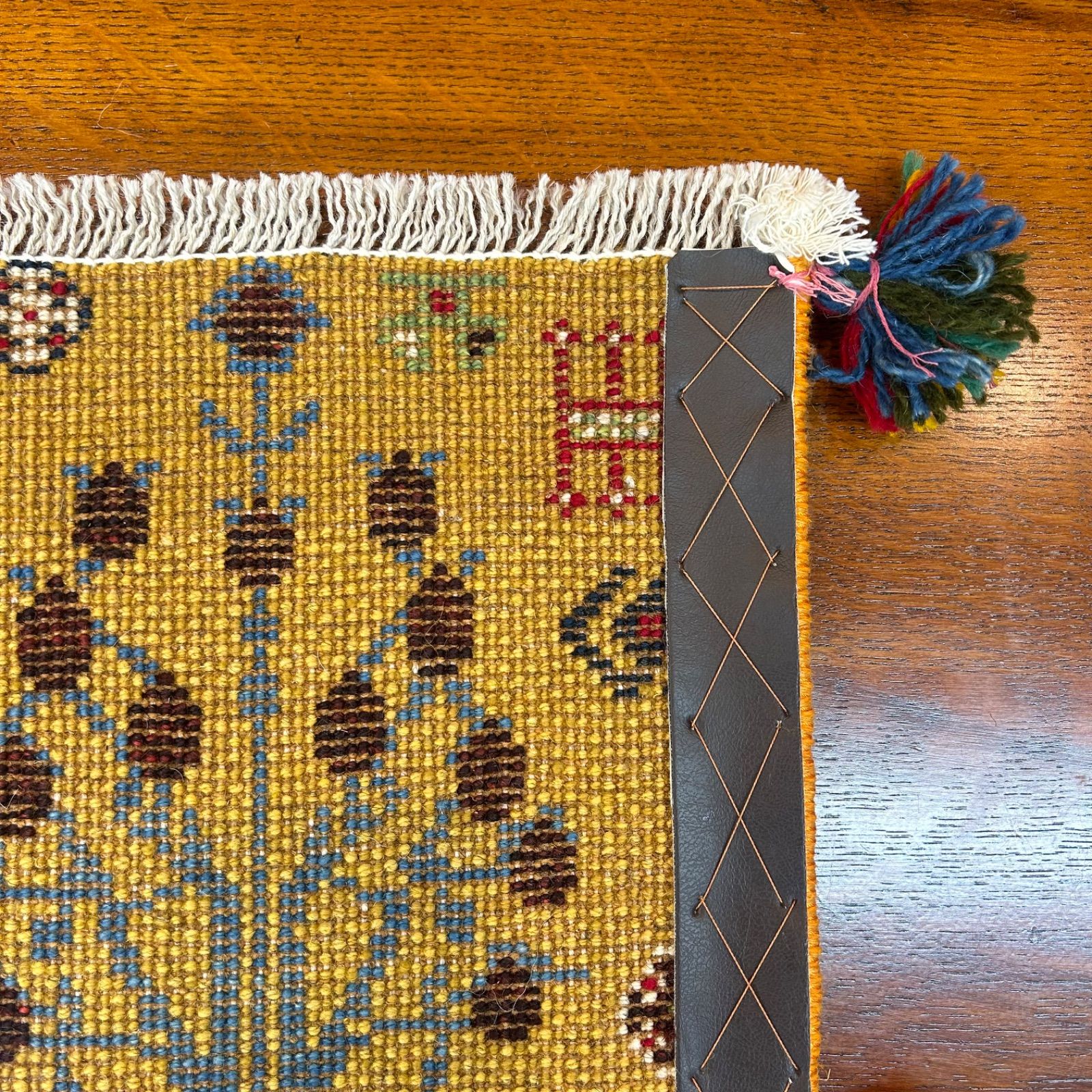 ギャッベ】イラン産 手織りカーペット 31.5×29cm インテリアラグ