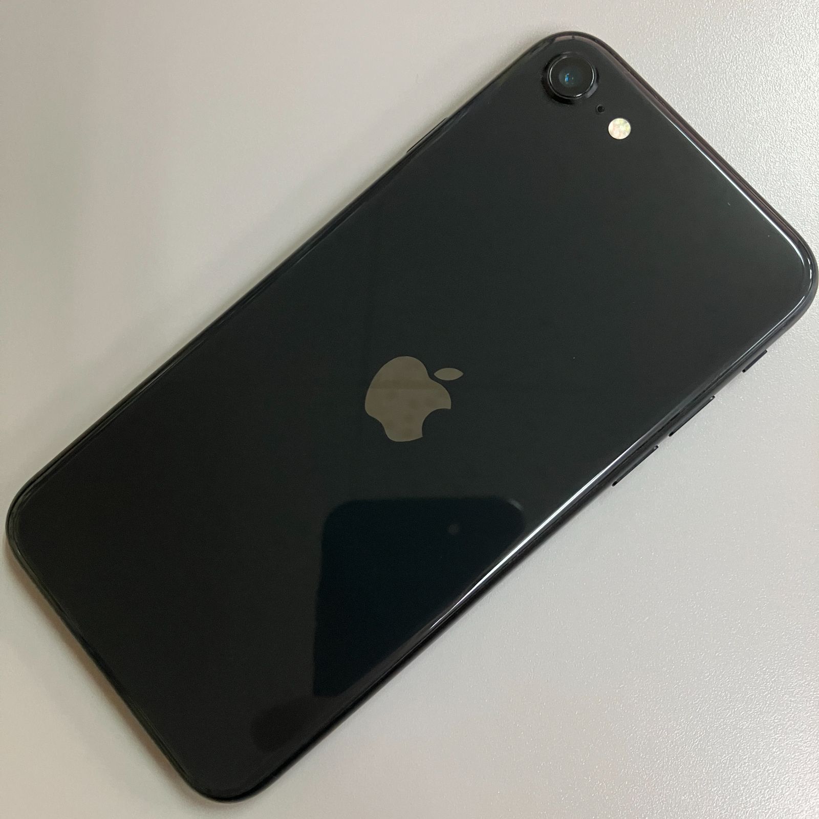 iPhone SE(第2世代) SE2 64GB ブラック SIMロック解除済み No.68