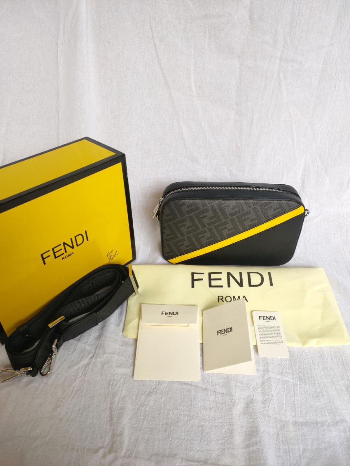 FENDI モノグラム カメラ ショルダーバッグ