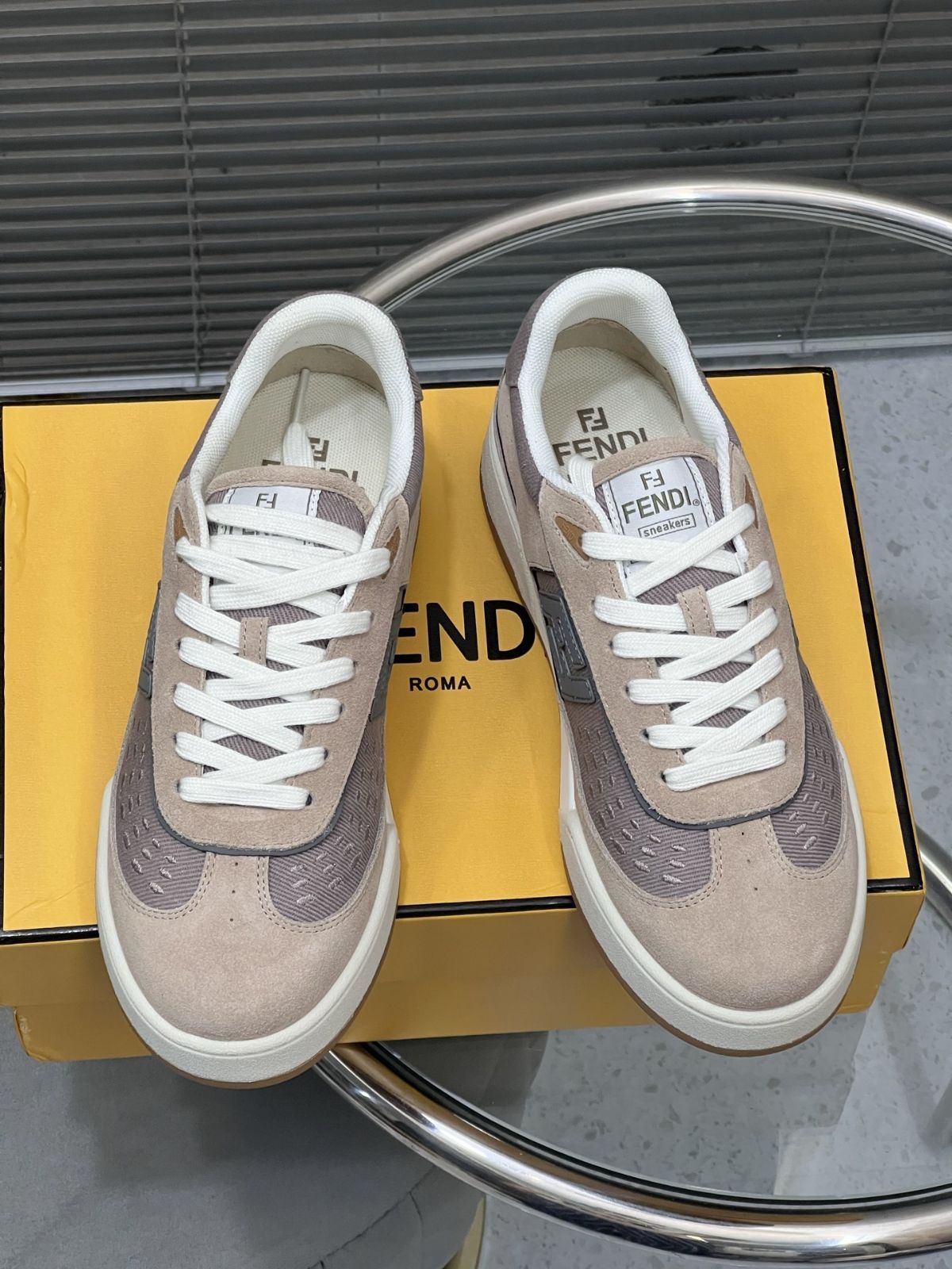 断捨離値下げ　FENDI カジュアルスニーカー ベージュ/ネイビー FENDI フェンディ スリッポンスニーカー メンズ ローカット 27.5