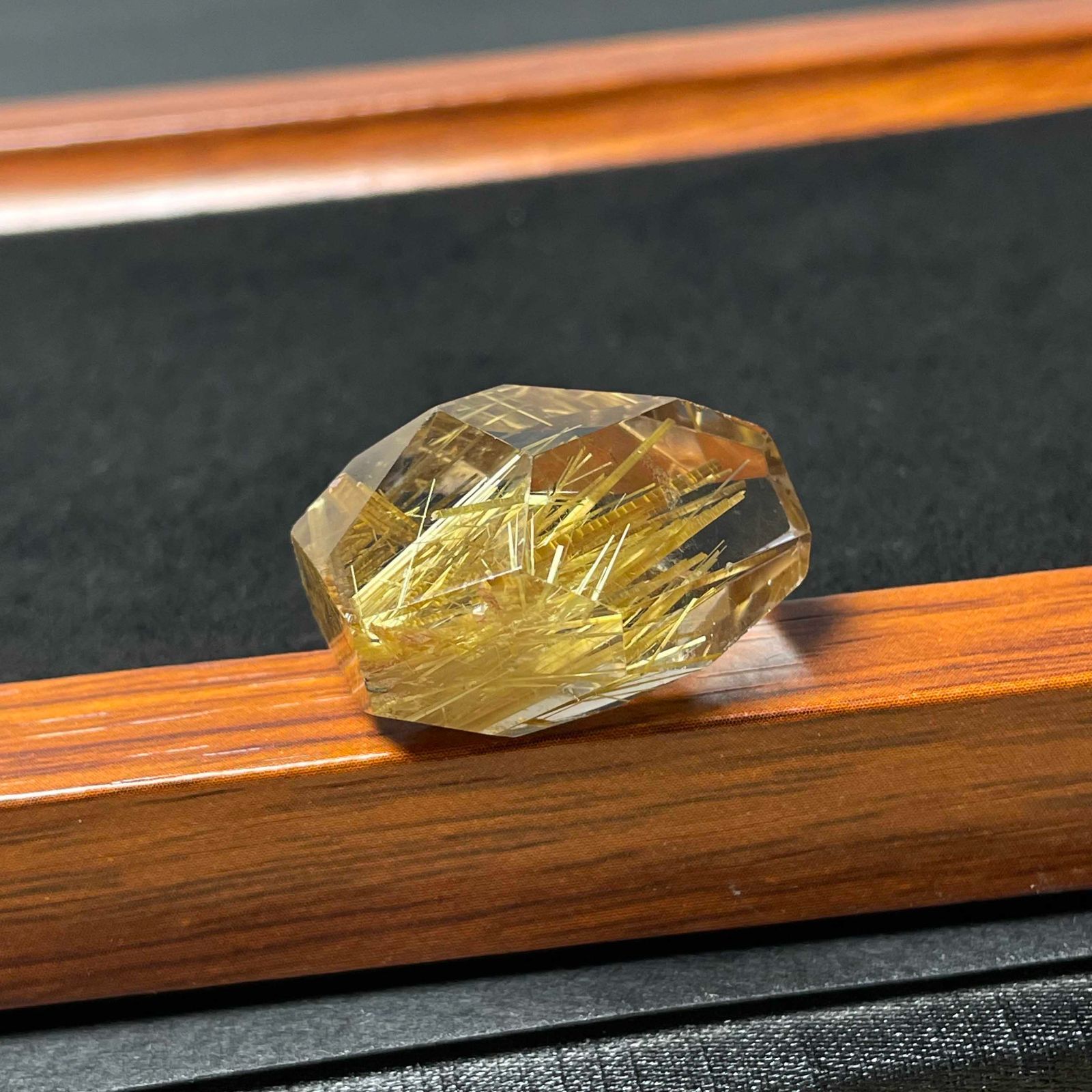 EU製 黄金タイチンルチル パワーストーン アクセサリー 天然石 原石 金運 お守り プレゼント 26.2*19.9*15.3mm ZZ1553 WWW_WOWDIGSITE_COM