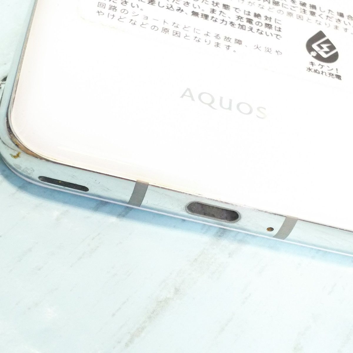 送料無料】docomo AQUOS R2 SH-03K Platinum White 本体 白ロム SIM 