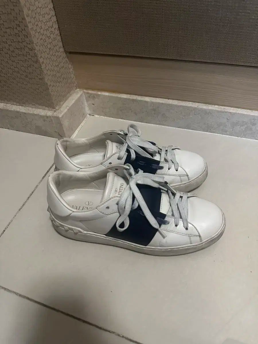 【完売必至】VALENTINO(ヴァレンティノ) スニーカーズ 37 正規品 フォーマル靴