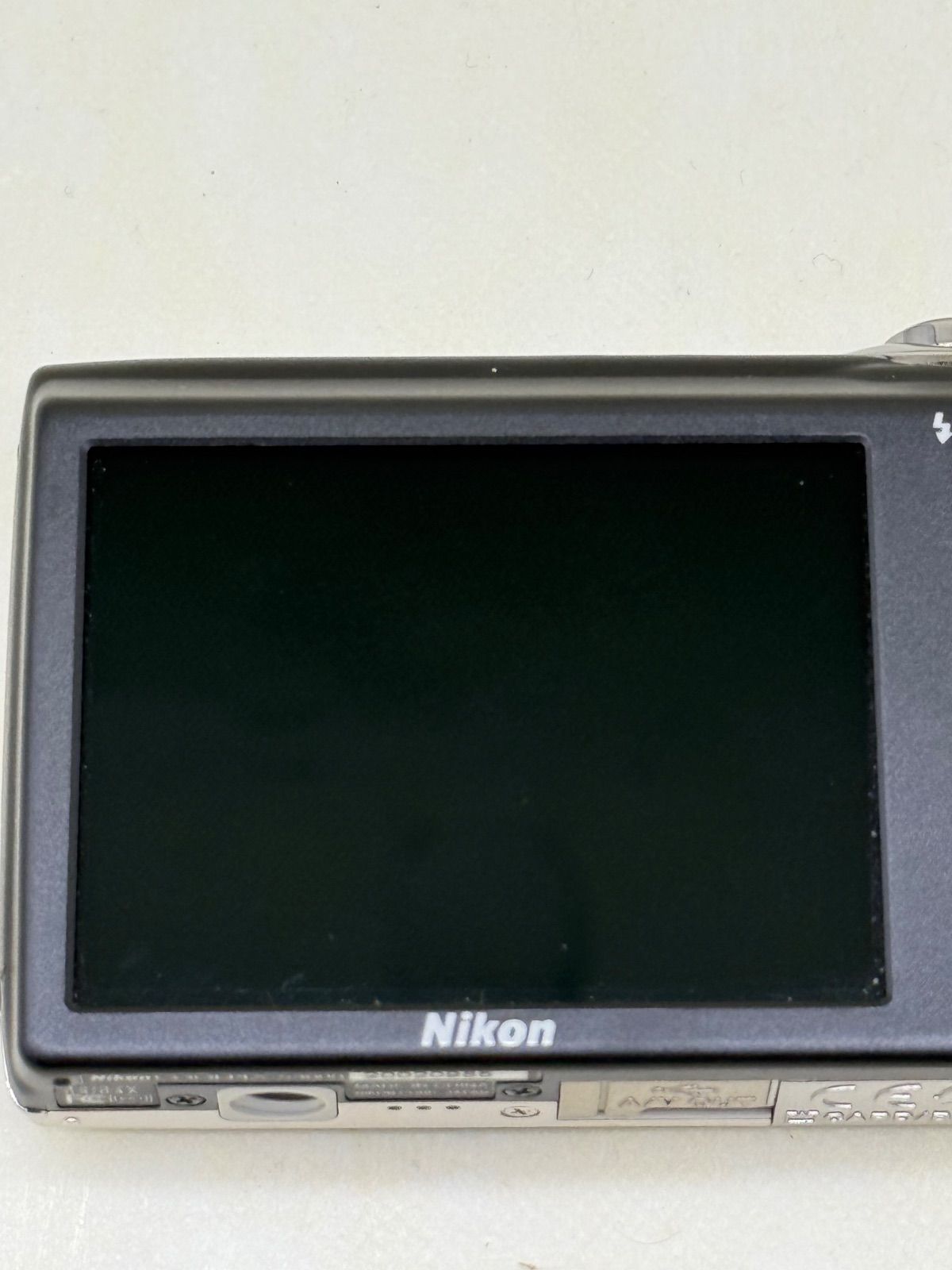 Nikon COOLPIX S3000 シルバー#196 NIKON COOLPIX S3000 Digital camera Silver Used Working From