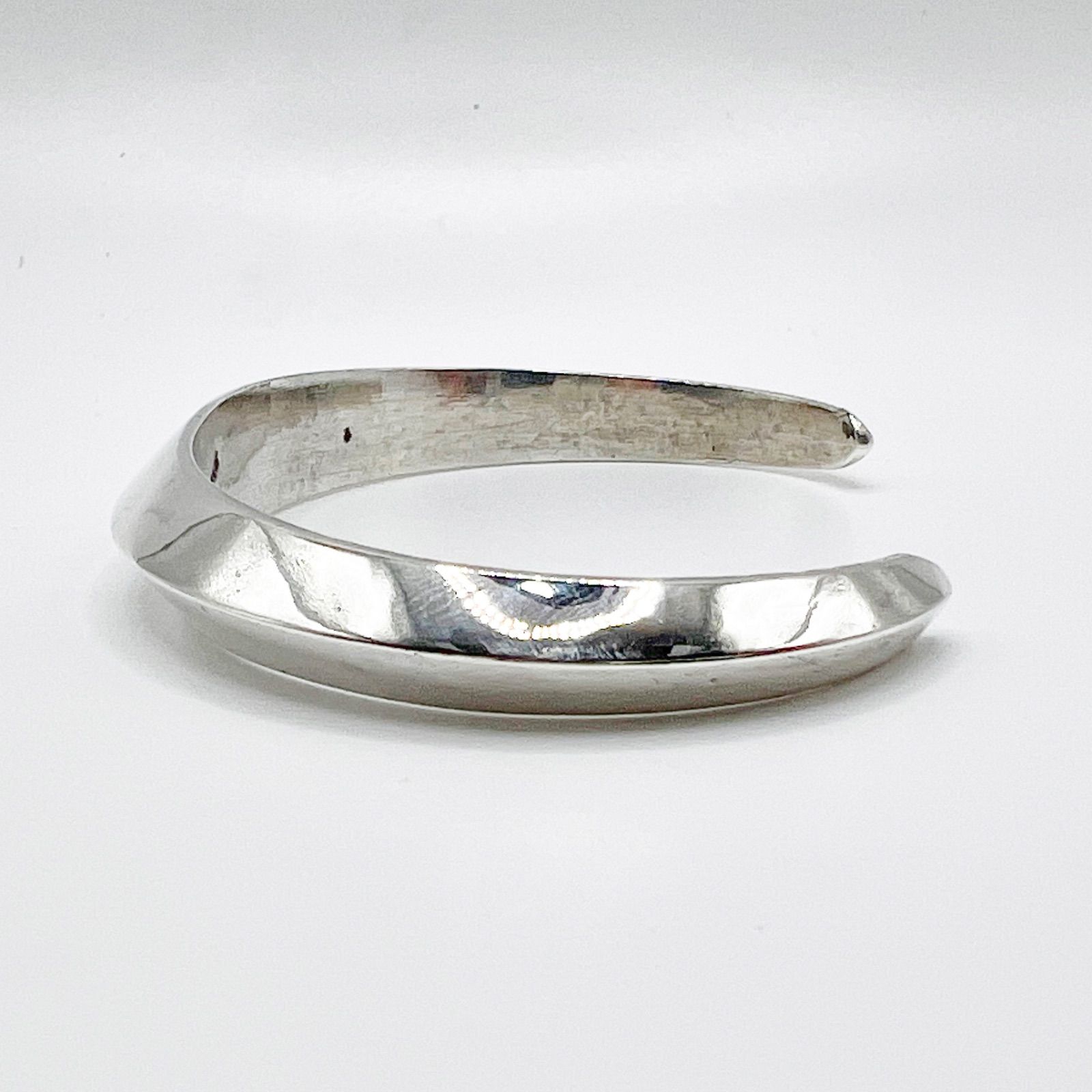 トライアングルバングル