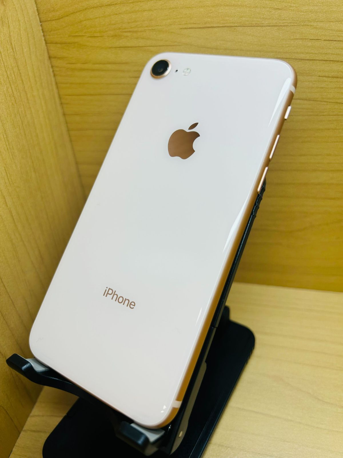 60356】【SIMロック解除済】iPhone 8 64GB au ゴールド (60356)