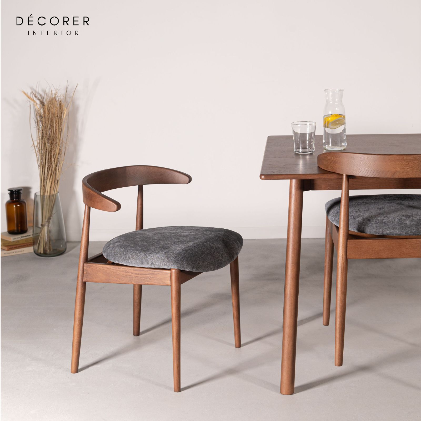 ライトグレー 椅子