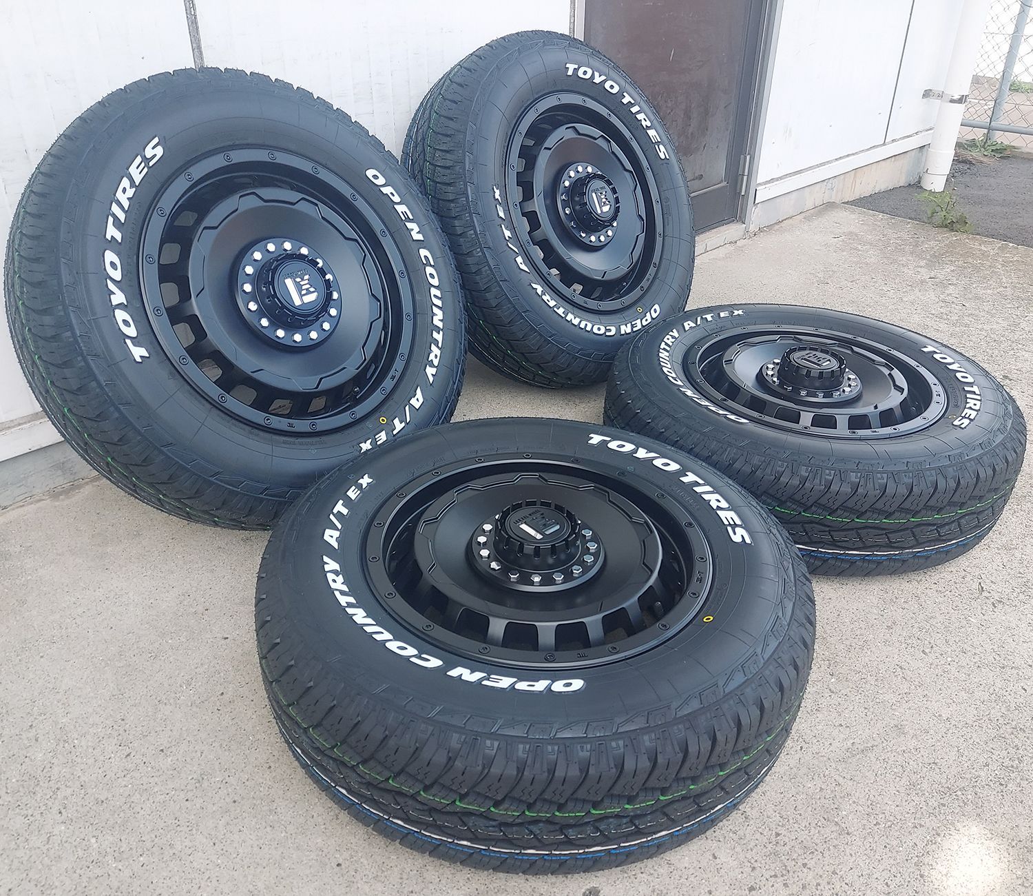 ライズ ロッキー シエンタ タイヤホイールセット 16インチ SwaGGer TOYO OPENCONTRY AT EX 205/65R16  195/65R16 ホワイトレター - メルカリ