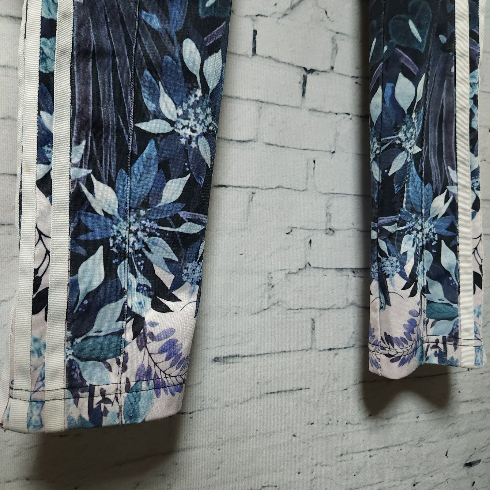 売り切り限界価格！ 【状態良好品○】adidas Originals Romantic