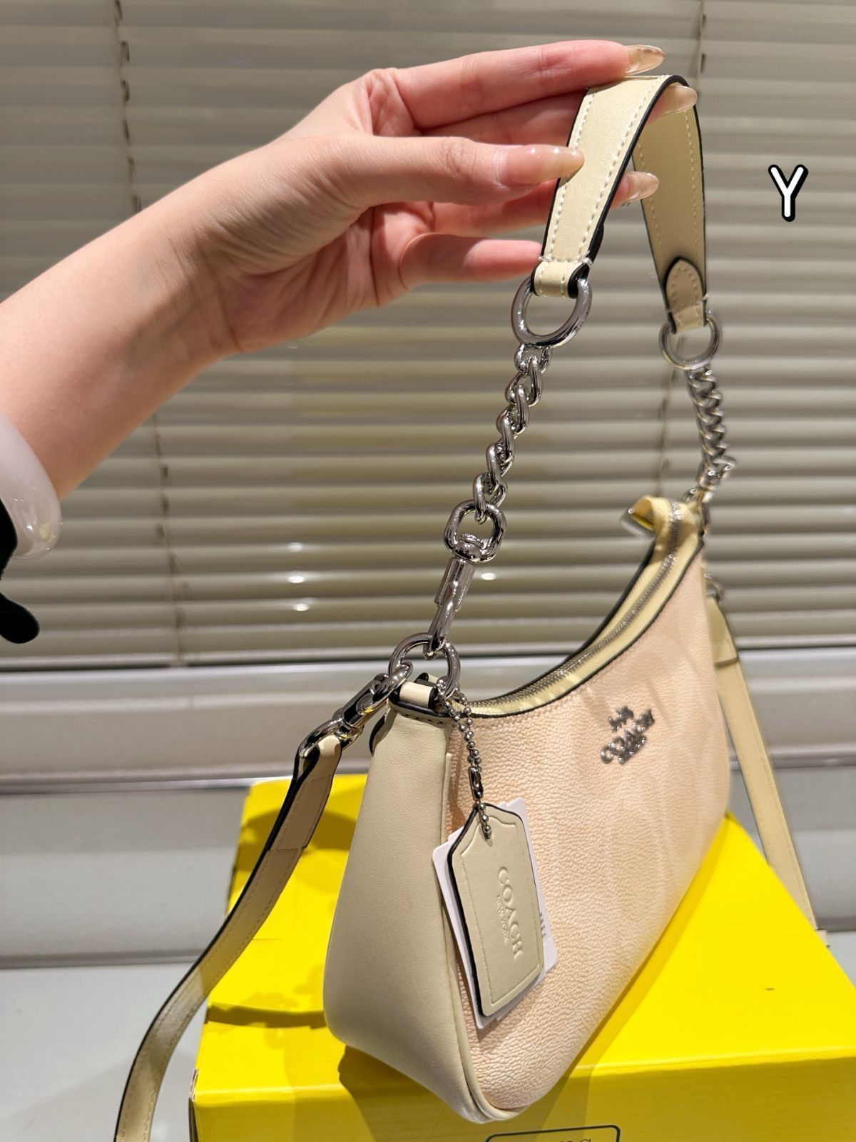 COACH TERI アンダーアーム ショルダーバッグ ホワイト 今日特価】COACH Teri ショルダーバッグ（アンダーアーム