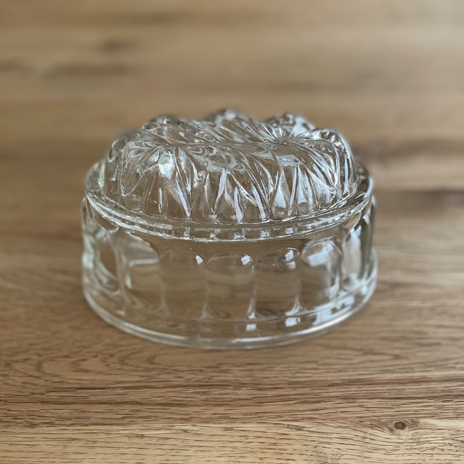 ガラス製　イギリスアンティーク　ゼリー型 アンティークのゼリーモールド ガラスのゼリー型 プレスドグラス