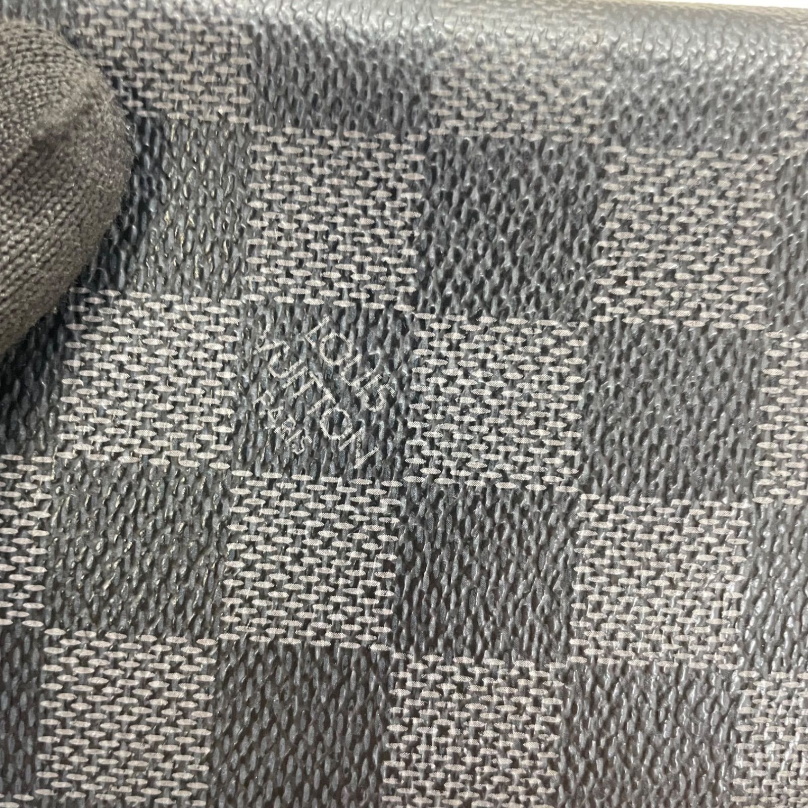 ルイヴィトン 長財布 ダミエ・グラフィット メンズ LOUIS VUITTON 1062