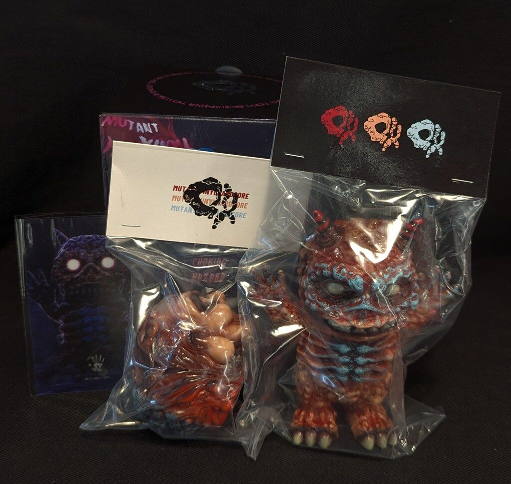 SURRENDER TOYS Mutant Vinyl Hardcore SLUDGE DEMON DX 肌色成型/茶塗装
