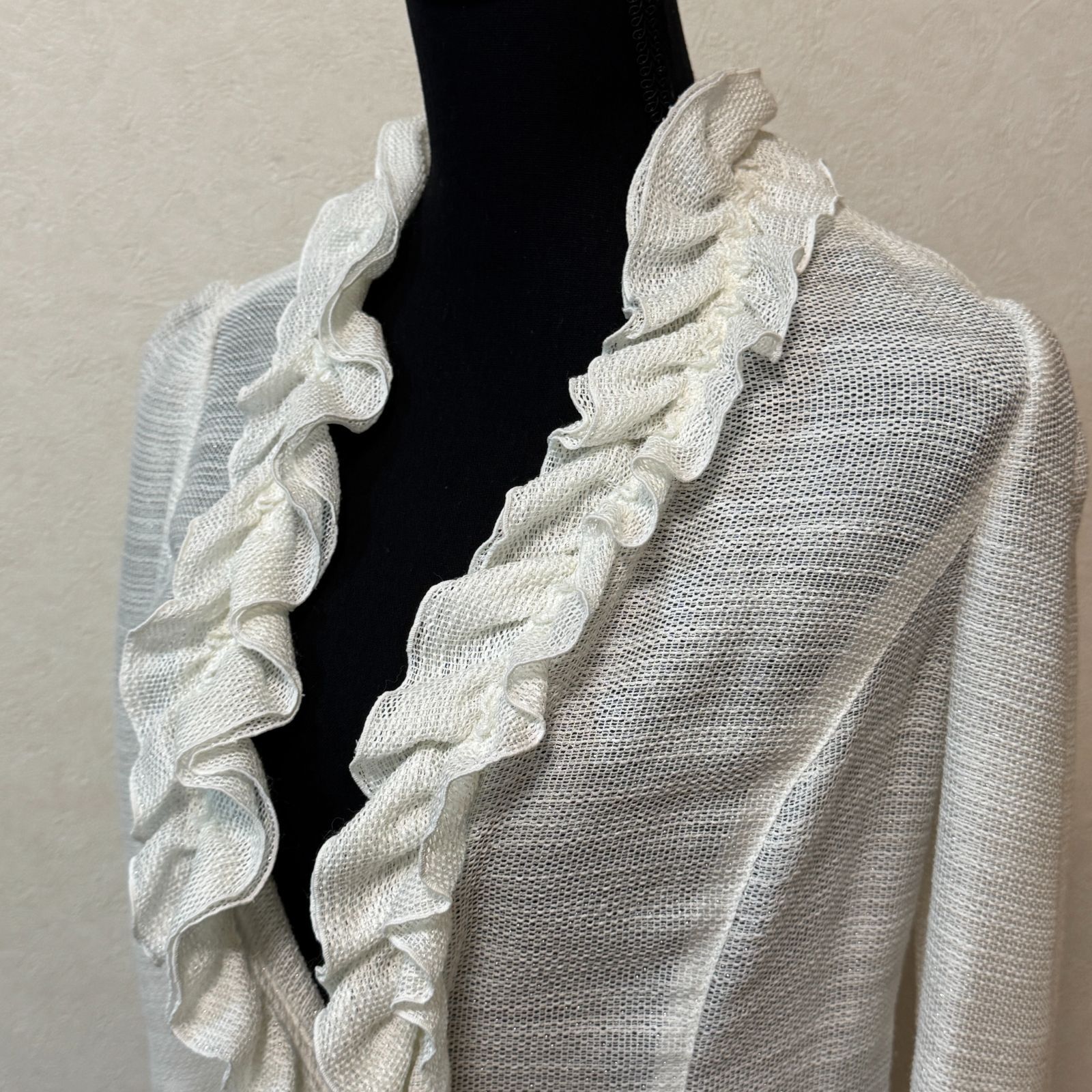 TOCCA ノーカラージャケット ボレロ カーディガン 羽織り フリル 白 TOCCA ノーカラージャケット ボレロ カーディガン 羽織り フリル 白