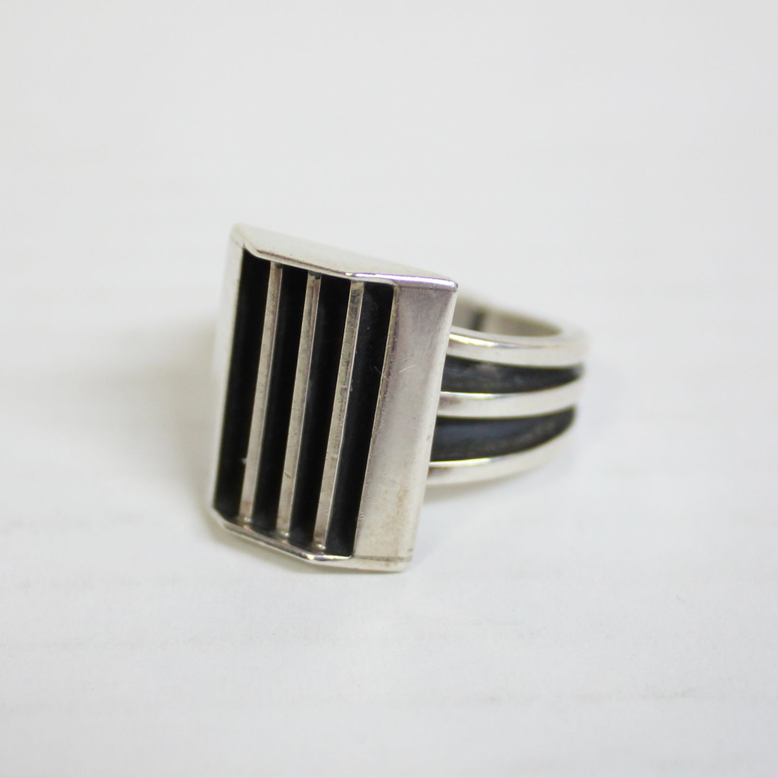 TOM HAWK Indian Jewelry Navajo Ring 20号 Silver Ring by Tom Hawk – Gallup Trading