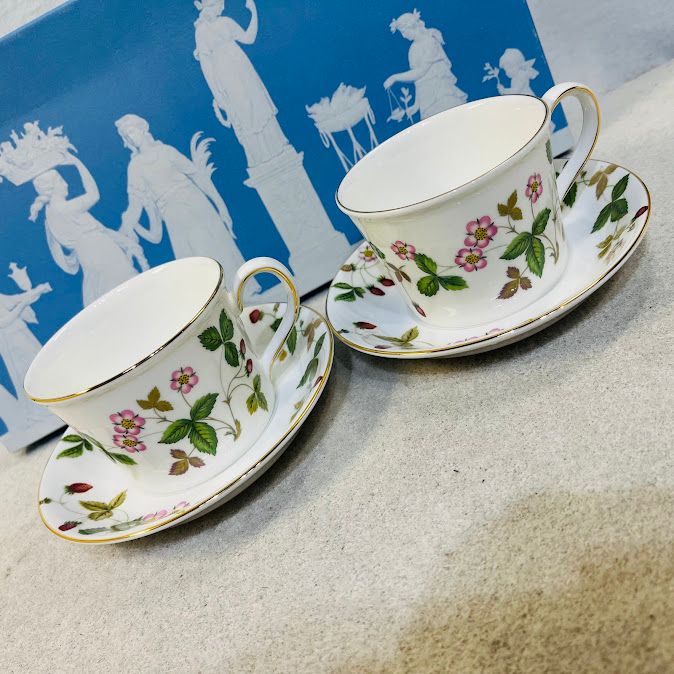 中古】ウェッジウッド ワイルド ストロベリー ティーカップ&ソーサー 中古】ウェッジウッド ワイルド ストロベリー ティーカップ&ソーサー