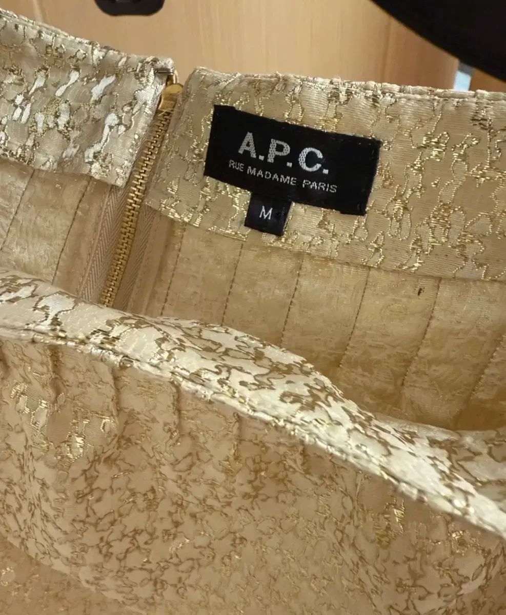 A.P.C. アーペーセー ゴールド スカート