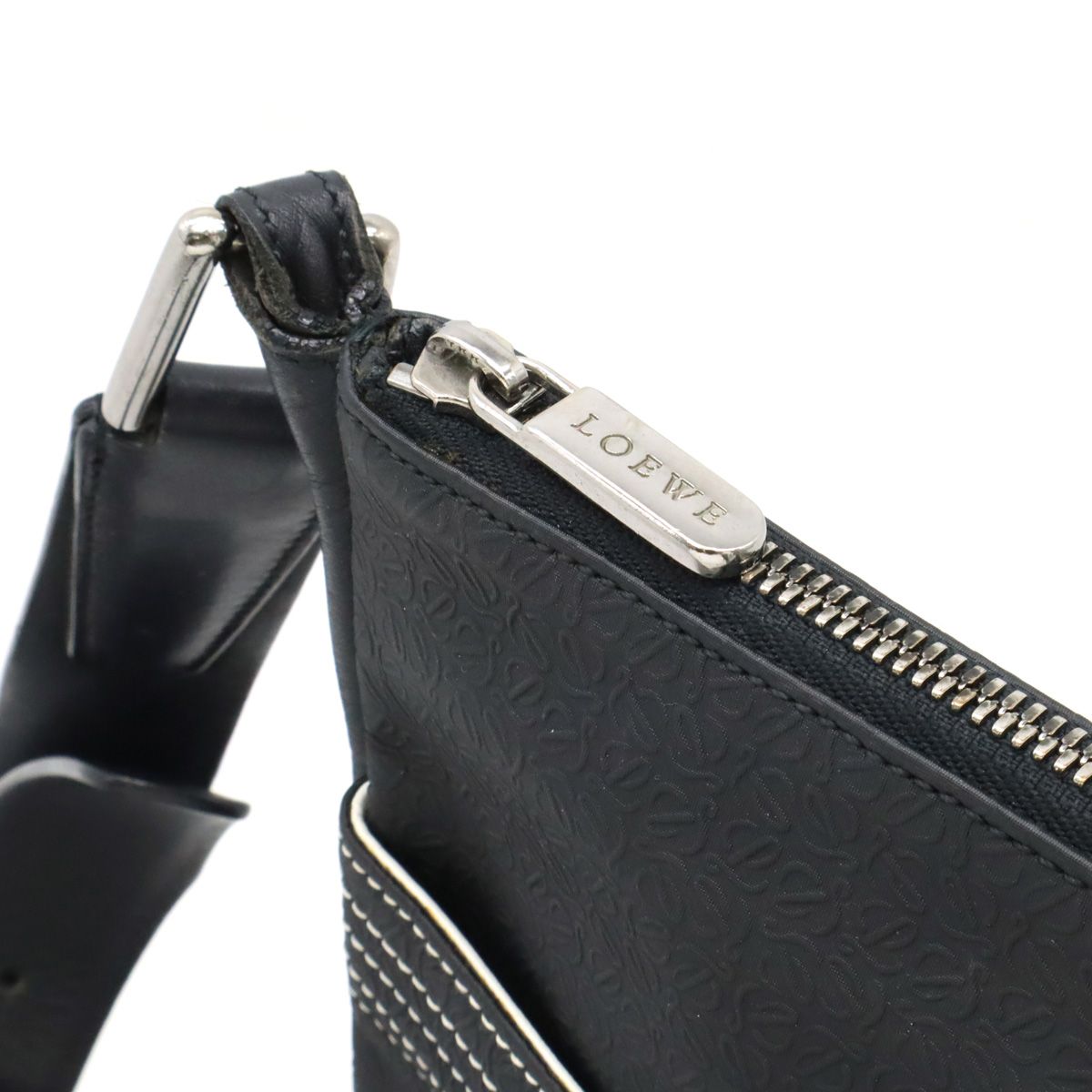 美品】ロエベ Tメッセンジャー ショルダーバッグ アナグラム レザー 黒