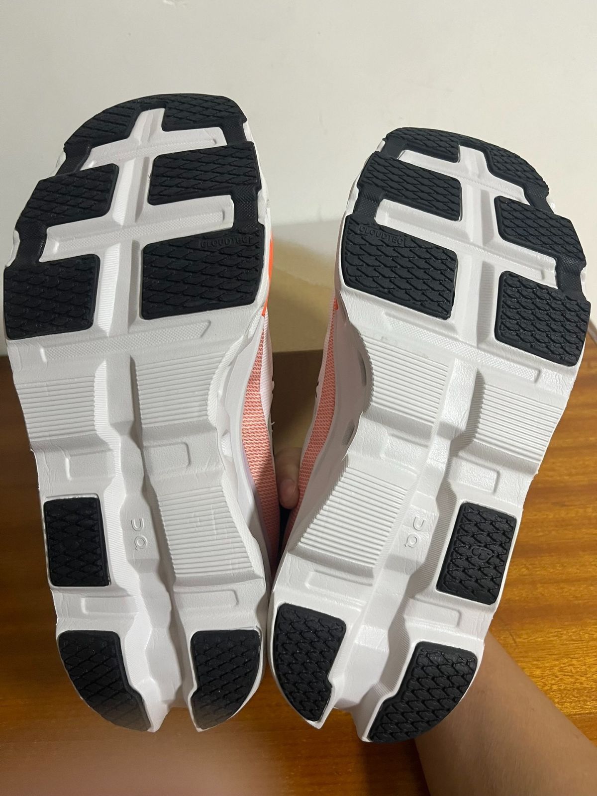 On オン クラウドモンスター2 スニーカー ホワイト オレンジ Women's Cloudmonster 2 | White & Orange | On United States
