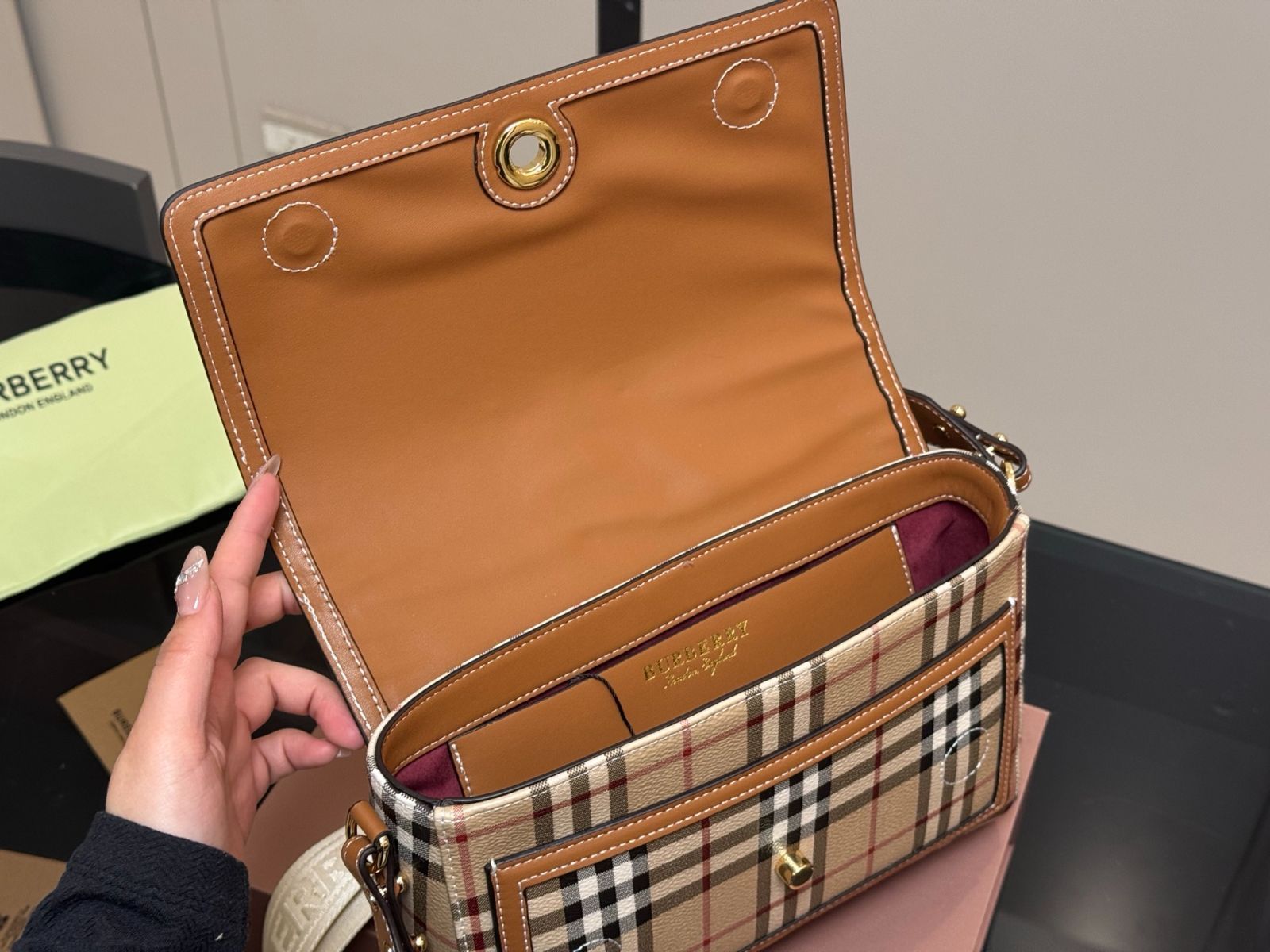 今日特価】Burberry キャンバス ポストマンバッグ-MM輸入2