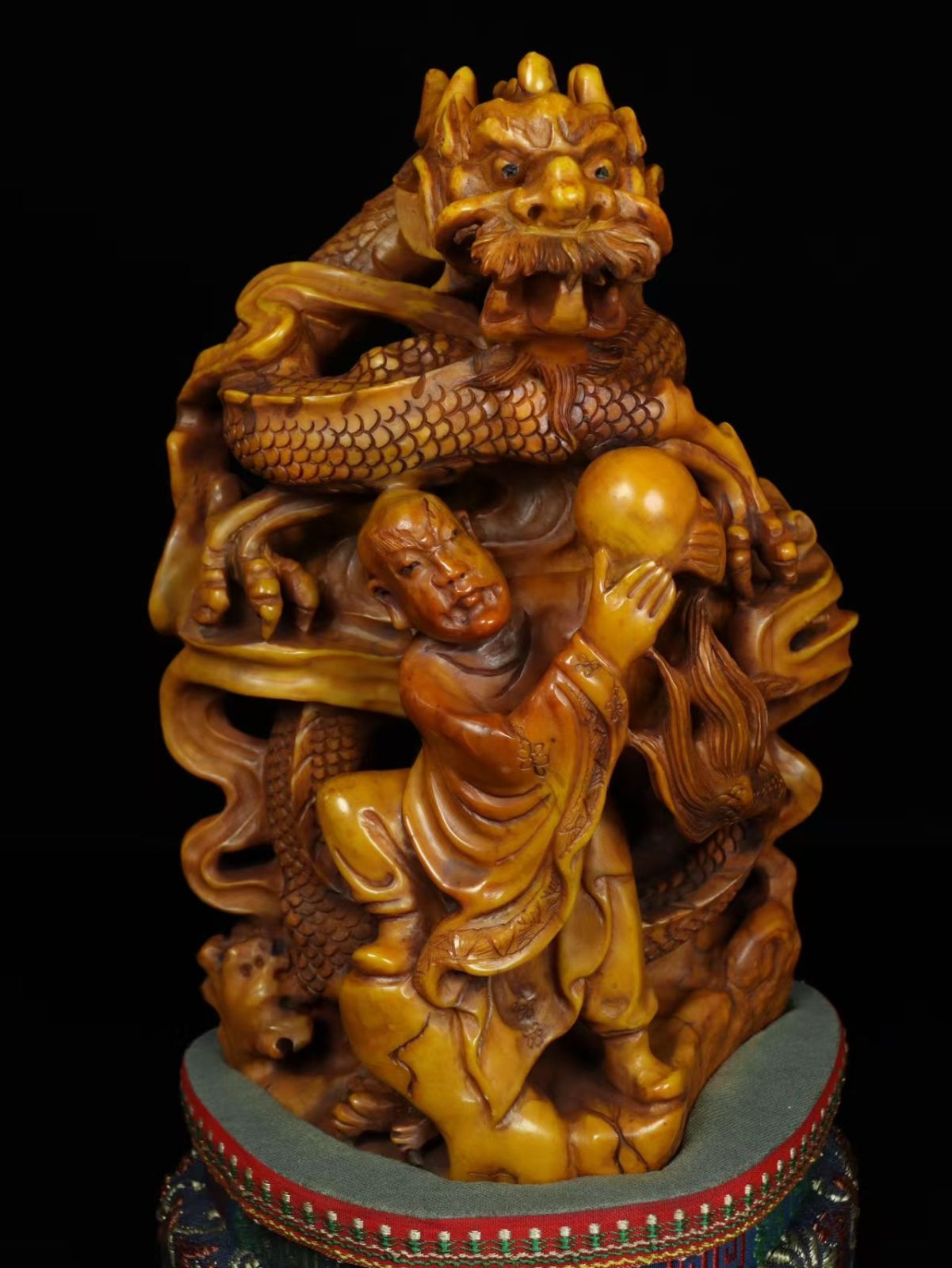 中国古美術.旧蔵.甲辰年秋月.尚均作.珍品寿山田黄石彫刻人物置物