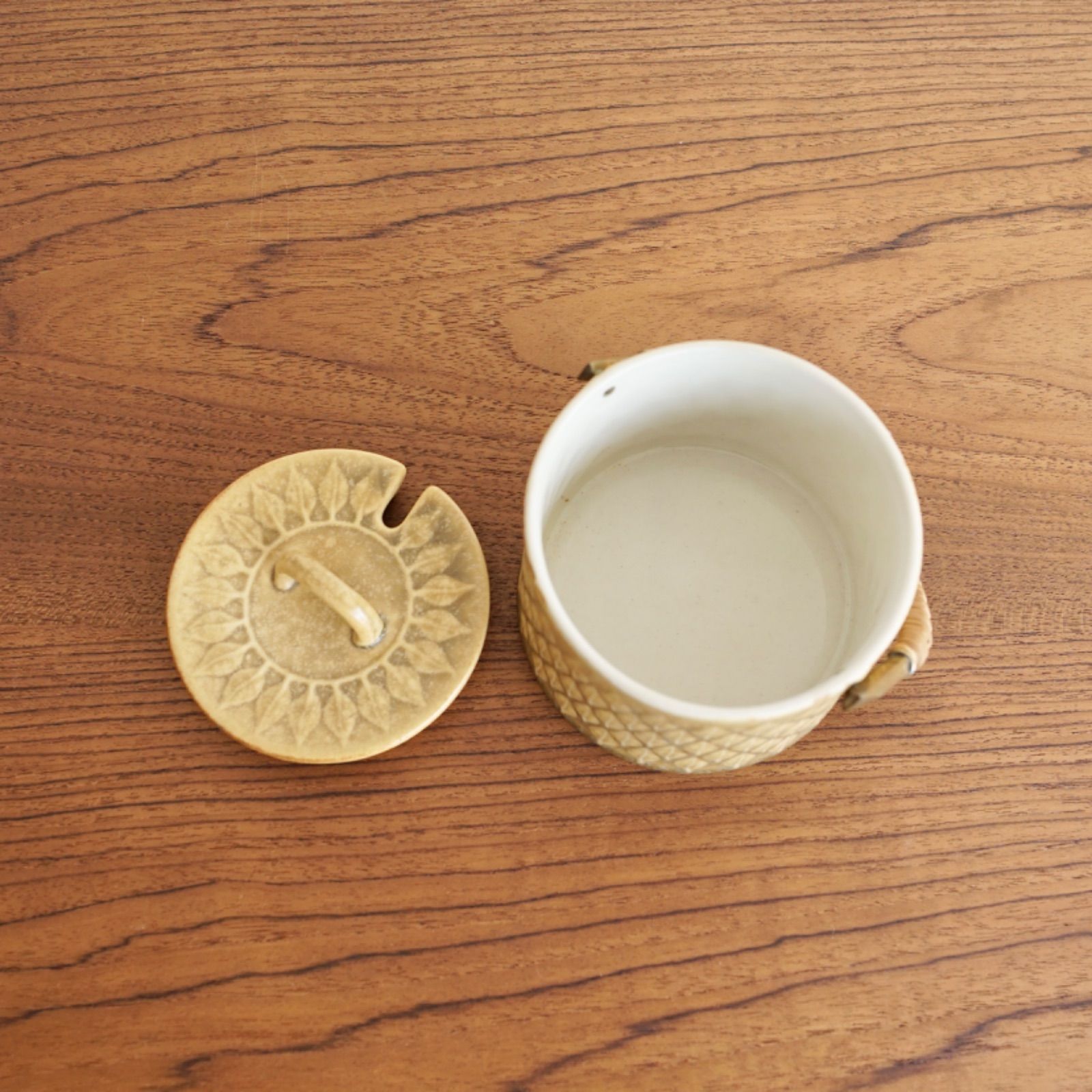 北欧ヴィンテージ クイストゴー レリーフ シュガーポット シール付き