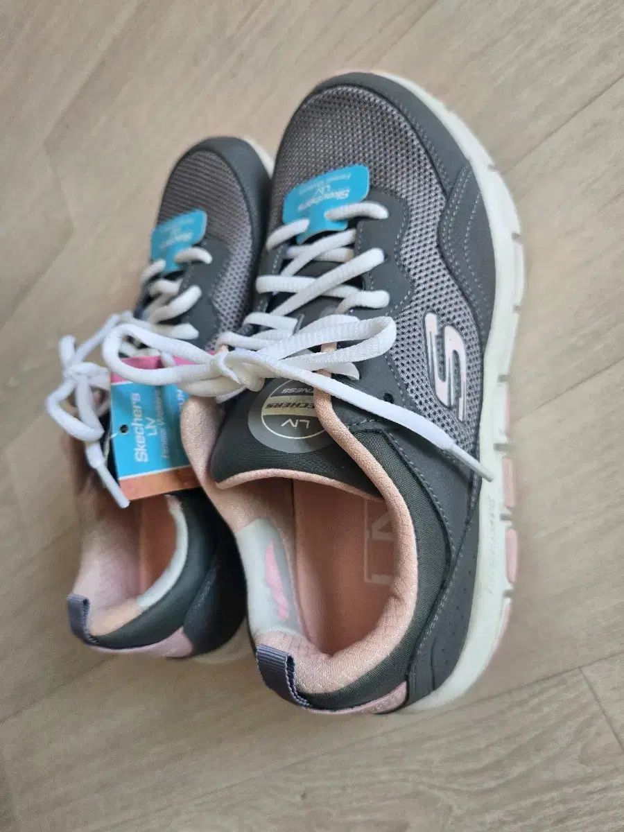 SKECHERS(スケッチャーズ) LIV スニーカー 230 CCPK 新品
