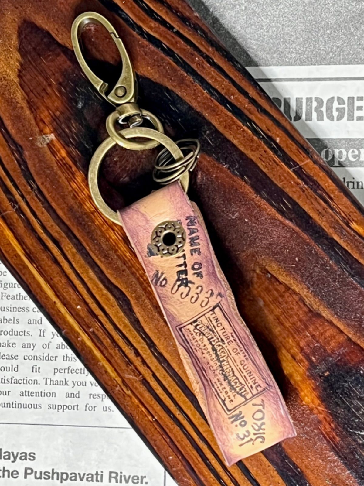 ハンドメイド♪ ヴィンテージ感のカッコいいレザーキーホルダー  