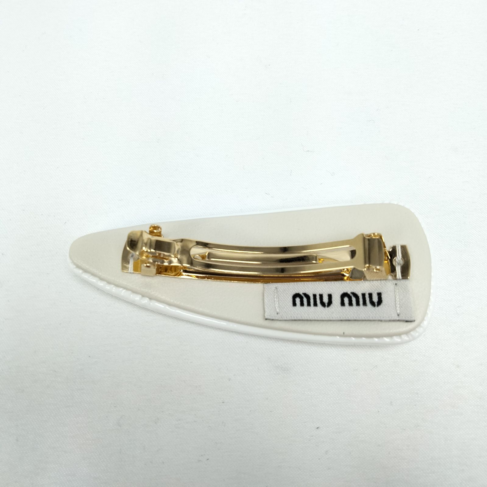 美品✨️miu miu✨️ミュウミュウ パテントレザーヘアクリップ