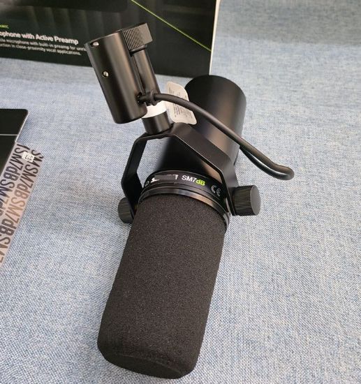 SHURE sm7db ダイナミックマイク 新品未開封 SHURE シュア SM7dB ボーカルマイクロホン ダイナミックマイク